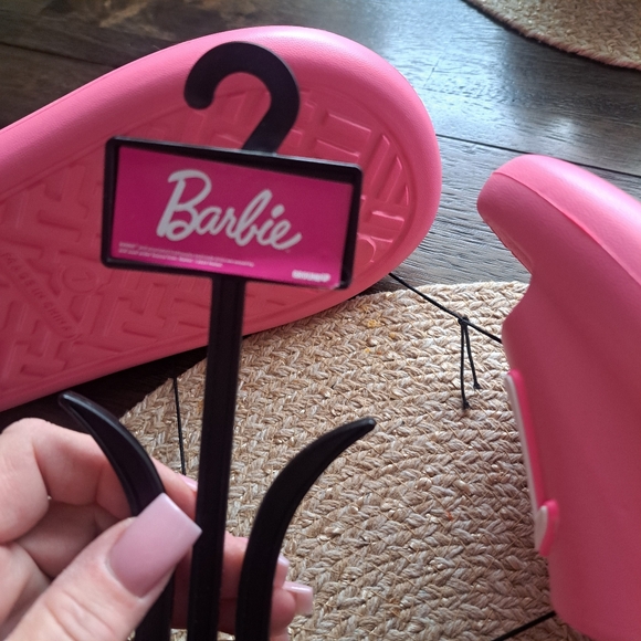 Barbie Slides🤍💕 - Picture 6 of 7
